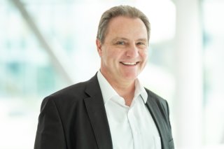 Pour Alain Sapin et Groupe E, les défis ne manquent pas après la lourde restructuration survenue au printemps. Stéphane Schmutz/STEMUTZ.COM